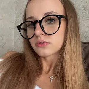 Я Каролина, 19, знакомлюсь для общения в Владивостоке