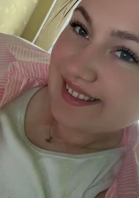 Я Анна, 19, из Жодино, ищу знакомство для приятного времяпровождения
