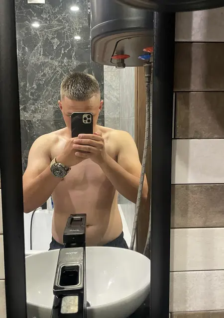 Я Даня, 19, из Нижнеудинска, ищу знакомство для вирта