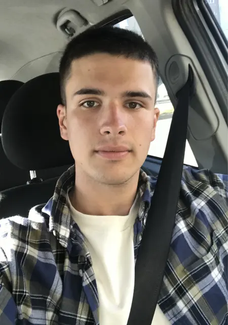 Илья из Минска, мне 20, познакомлюсь на одну ночь