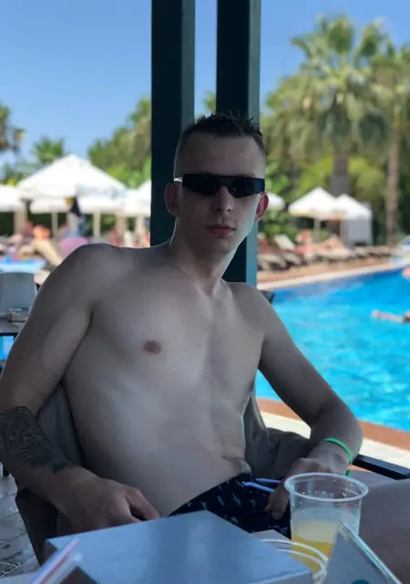 Макс з Сум, мені 25 років, познайомлюсь для приємного проведення часу