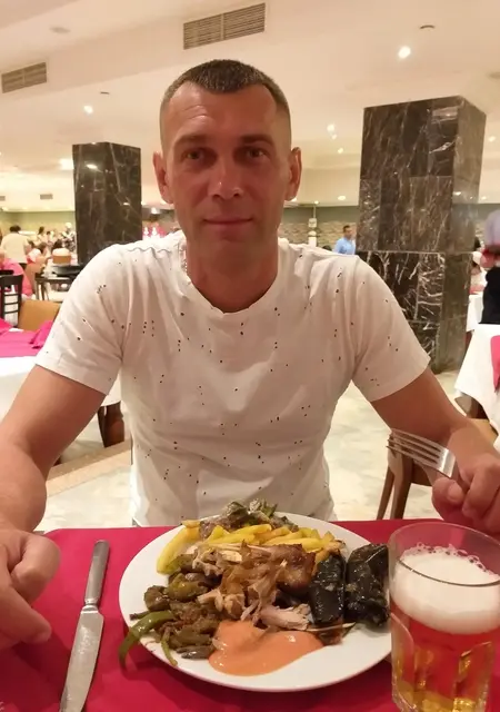 Я Сергей, 42, знакомлюсь для приятного времяпровождения в Смолевичах