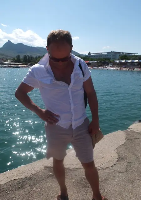 Я Максим, 44 років, знайомлюсь без зобов'язань у Бердичів