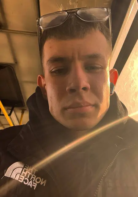 Я Михаил, 20, из Борисова, ищу знакомство для вирта