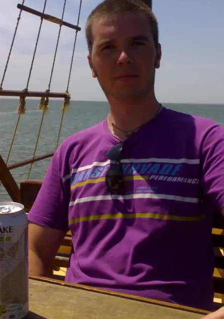 Я Денис, 40 років, знайомлюсь для приємного проведення часу у Ровеньках