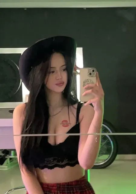 Я Лейла, 20, из Вашингтона, ищу знакомство для постоянных отношений