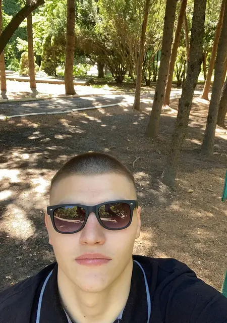 Я Иван, 19, из Полтавы, ищу знакомство для постоянных отношений