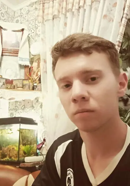 Я Алексей, 25, из Кобрина, ищу знакомства без обязательств
