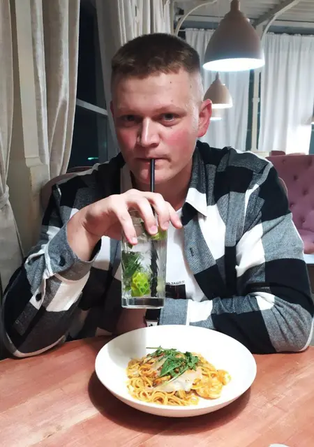 Дмитрий из Пинска, мне 25, познакомлюсь для открытые отношения