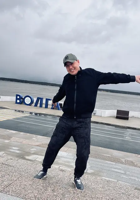 Сергей из Амстердама, мне 26, познакомлюсь без обязательств