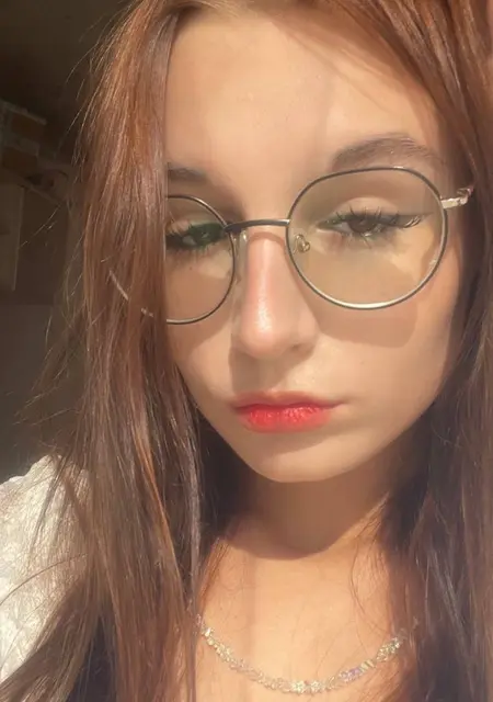 Лера из Амстердама, мне 18, познакомлюсь без обязательств