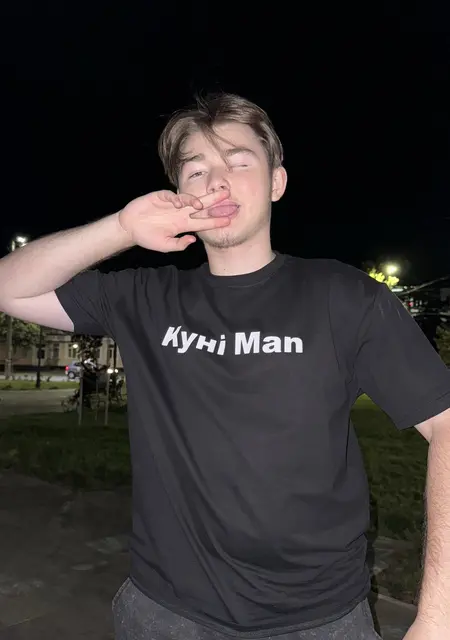 Я Влад, 21 років, знайомлюсь без зобов'язань у Чернігові