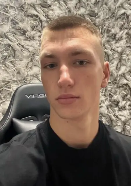 Valeriy из Киева, мне 22, познакомлюсь на одну ночь