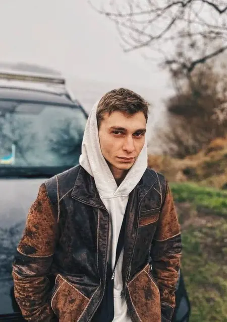 Я Oleg, 25 років з Горішніх Плавнів, шукаю знайомство для відкриті стосунки