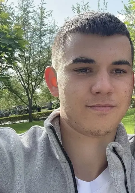 Влад из Кривого Рога, мне 19, познакомлюсь на одну ночь