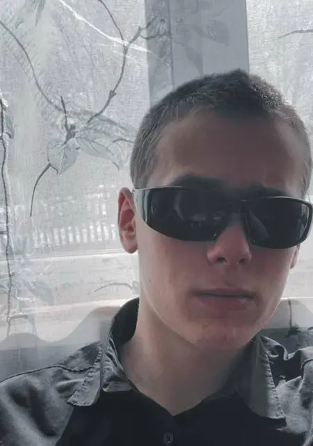 Денис из Киева, мне 18, познакомлюсь на одну ночь