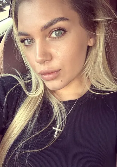 Я Anna, 24 років з Одеси, шукаю знайомства без зобов'язань