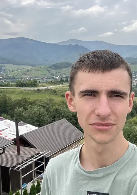 Я Міша, 18, знакомлюсь для открытые отношения в Ужгороде