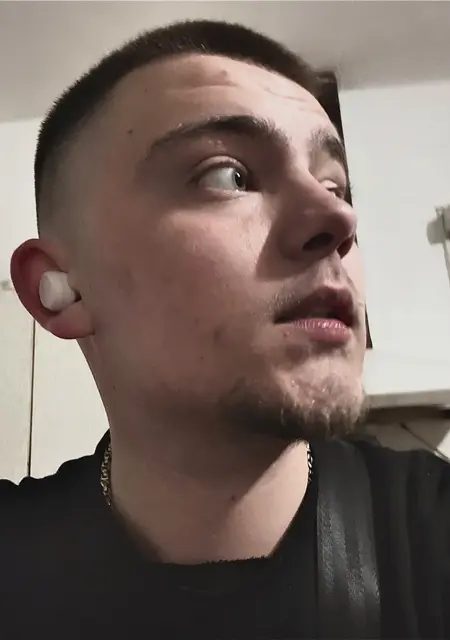 Даня из Косова, ищу на сайте знакомства на одну ночь