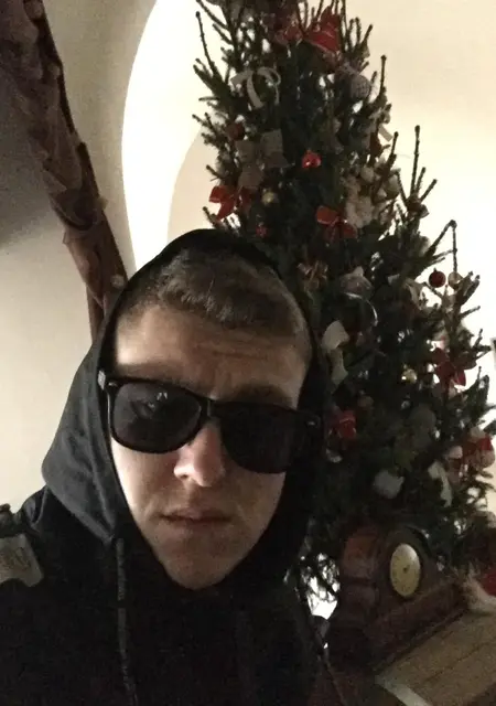 Я Едвін, 25, знакомлюсь без обязательств в Ужгороде