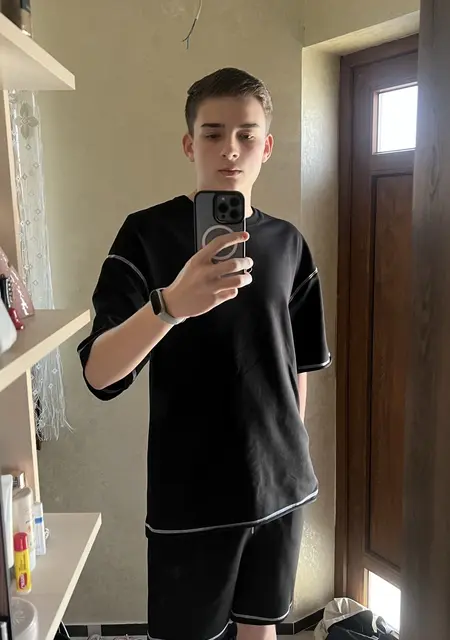 Я Андрей, 19, из Хуста, ищу знакомства без обязательств