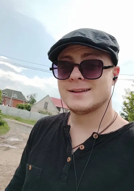 Andrew из Кривого Рога, мне 26, познакомлюсь для открытые отношения