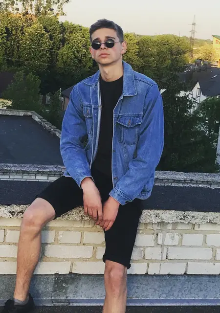 Лев з Львова, мені 23 років, познайомлюсь на одну ніч