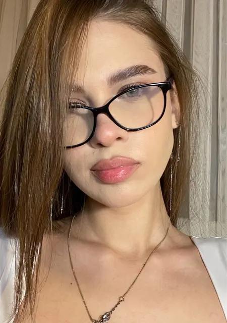 Я Виктория, 23, знакомлюсь без обязательств в Харькове
