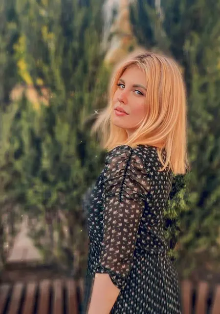 Olya из Днепра, ищу на сайте приятное времяпровождение