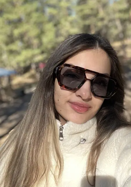 Karina из Семей, мне 24, познакомлюсь на одну ночь