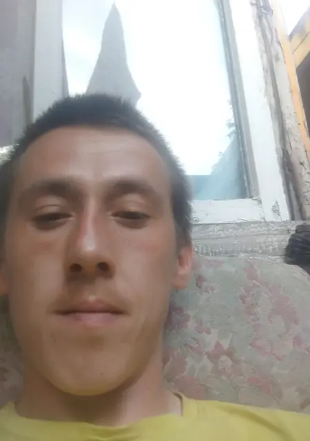 Я Саша, 27 років з Запоріжжя, шукаю знайомства без зобов'язань