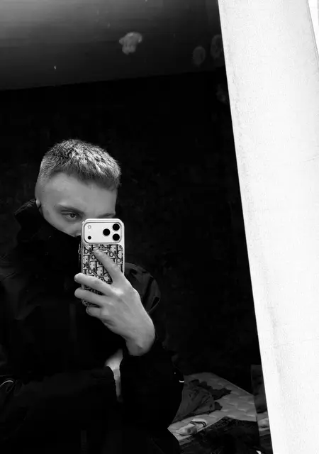 Я Максим, 21, из Мозыря, ищу знакомство для общения