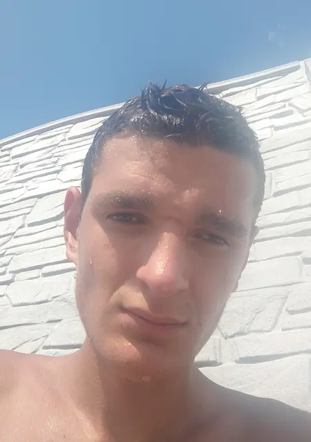 Я Богдан, 23, из Хмельницкого, ищу знакомства без обязательств