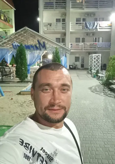 Я Serg, 39, из Кременчуга, ищу знакомство для приятного времяпровождения