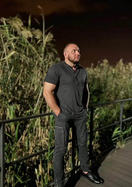 Denis з Білолуцьк, шукаю на сайті постійні стосунки