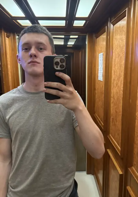 Леонид из Вашингтона, мне 21, познакомлюсь на одну ночь