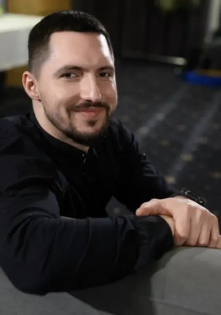 Я Андрій, 24, из Ровно, ищу знакомства на одну ночь