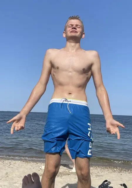 Кирилл из Одессы, мне 19, познакомлюсь для постоянных отношений