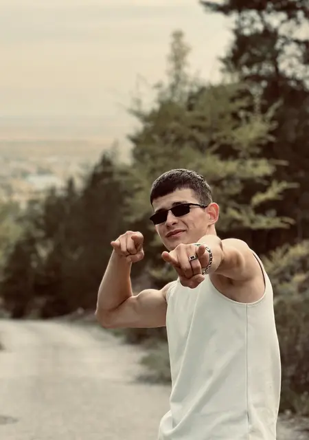 Я Тимур, 21, из Астаны, ищу знакомство для постоянных отношений