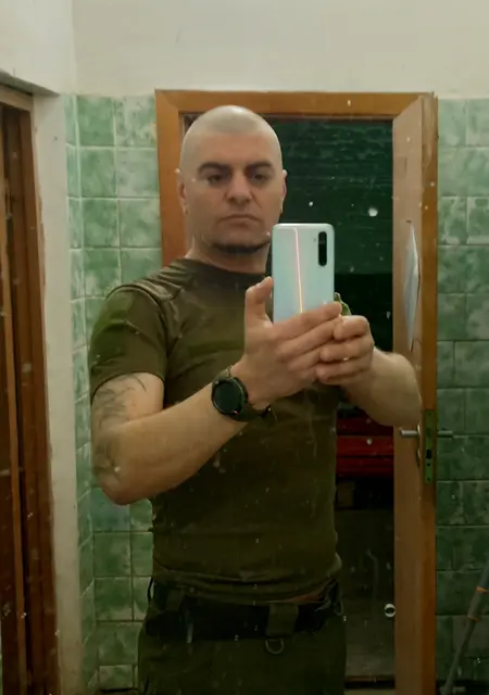 Максим из Сум, мне 42, познакомлюсь на одну ночь