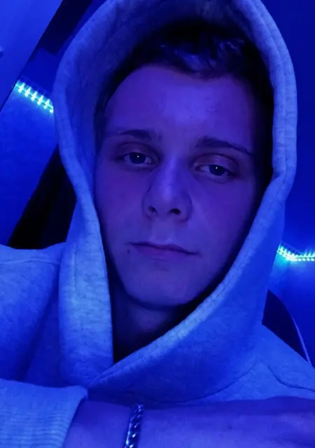 Я Андрей, 20, знакомлюсь на одну ночь в Лондоне