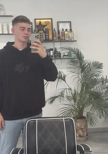 Roman из Ивано-Франковска, мне 20, познакомлюсь для приятного времяпровождения