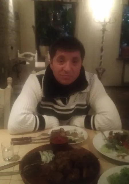 Я Алекс, 43, знакомлюсь без обязательств в Херсоне