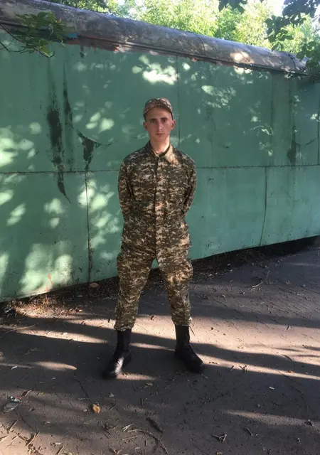 Я Саша, 30, из Зыряновска, ищу знакомства на одну ночь