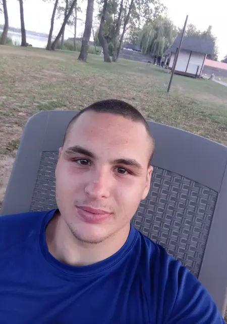 Я Діма, 20 років, знайомлюсь без зобов'язань у Фастів